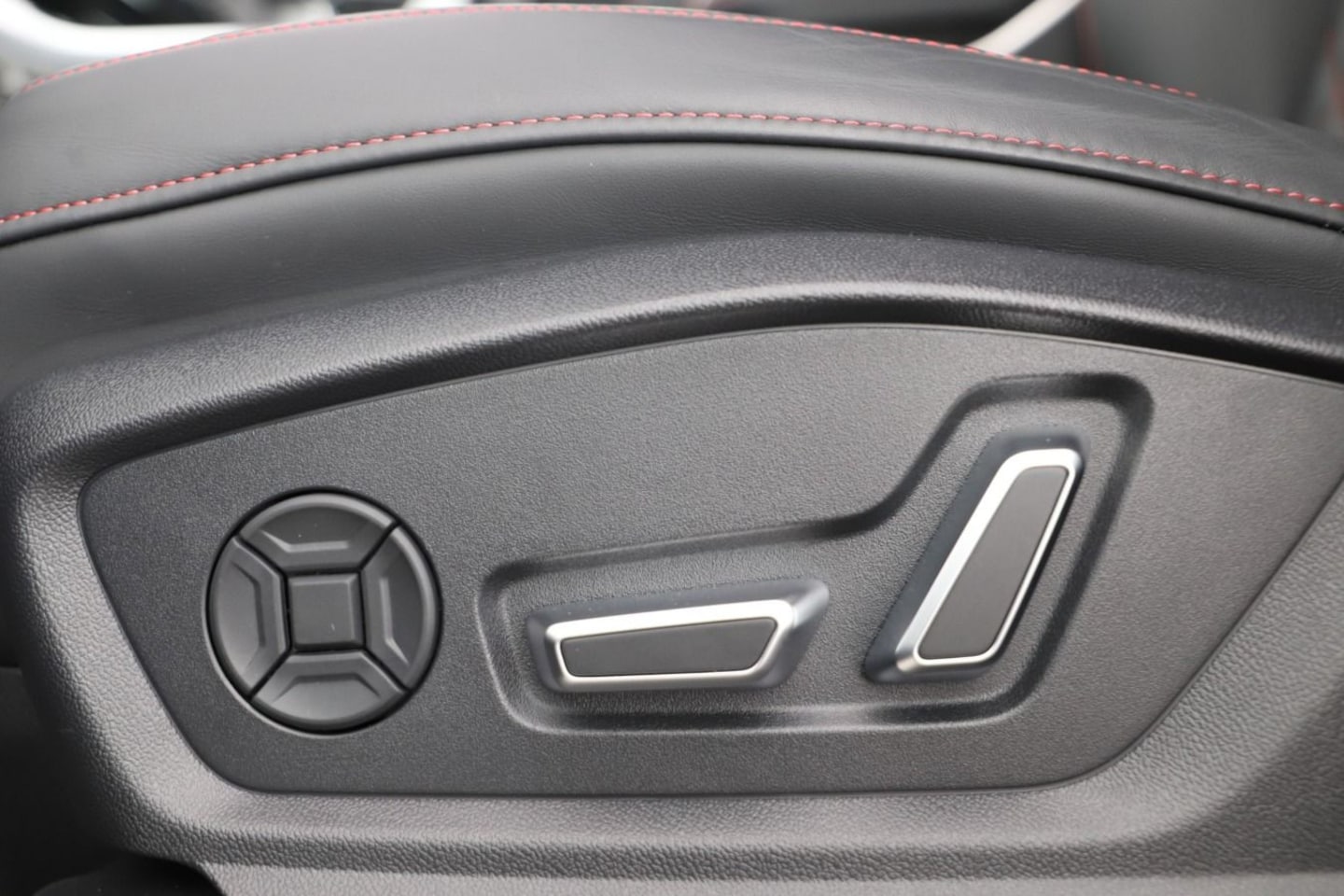 Bild über Audi SQ7 SUV TFSI quattro 373 kW tiptronic - für weitere Informationen kontaktieren Sie den Audi Partner