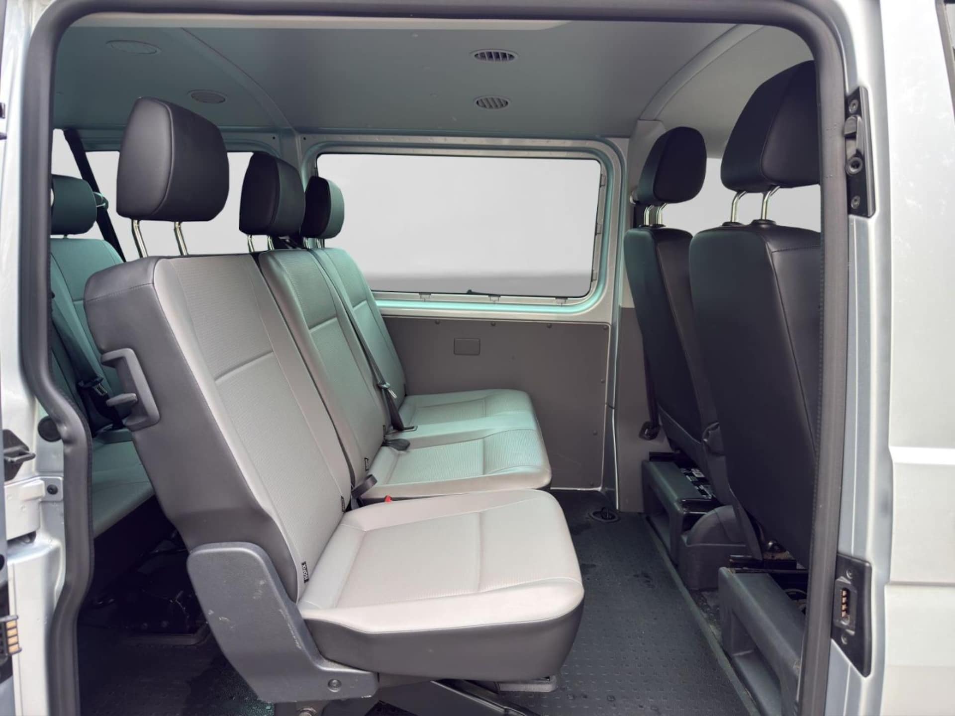 Volkswagen T6.1 Transporter Kombi langer Radstand