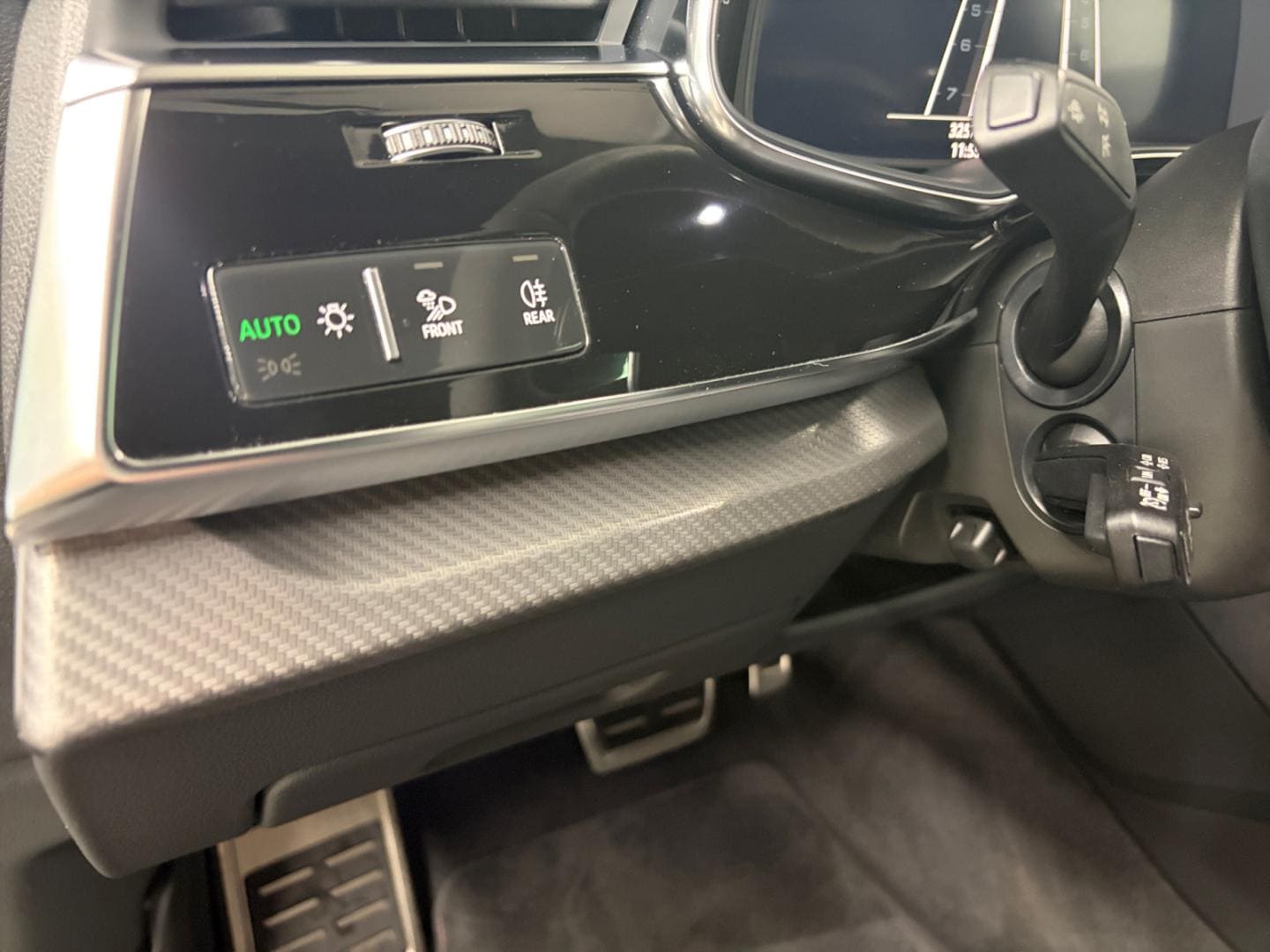 Bild über Audi RS Q8 TFSI quattro tiptronic - für weitere Informationen kontaktieren Sie den Audi Partner