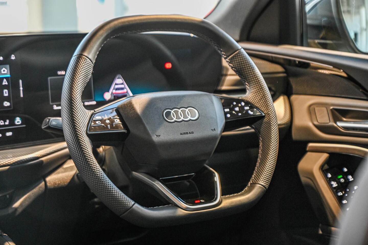 Image about Audi Q5 SUV TDI quattro 150 kW sport