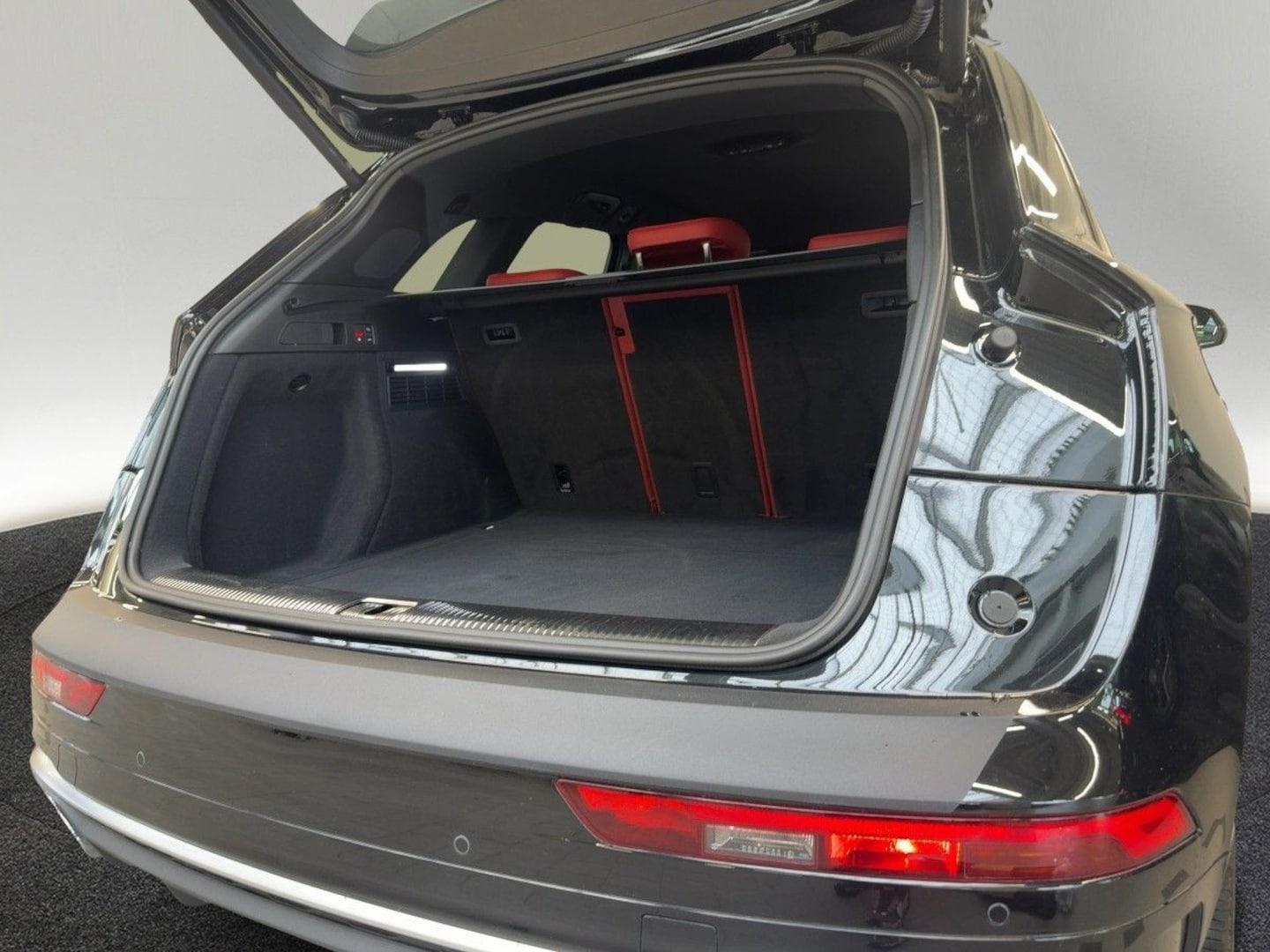 Bild über Audi SQ5 TDI tiptronic - für weitere Informationen kontaktieren Sie den Audi Partner