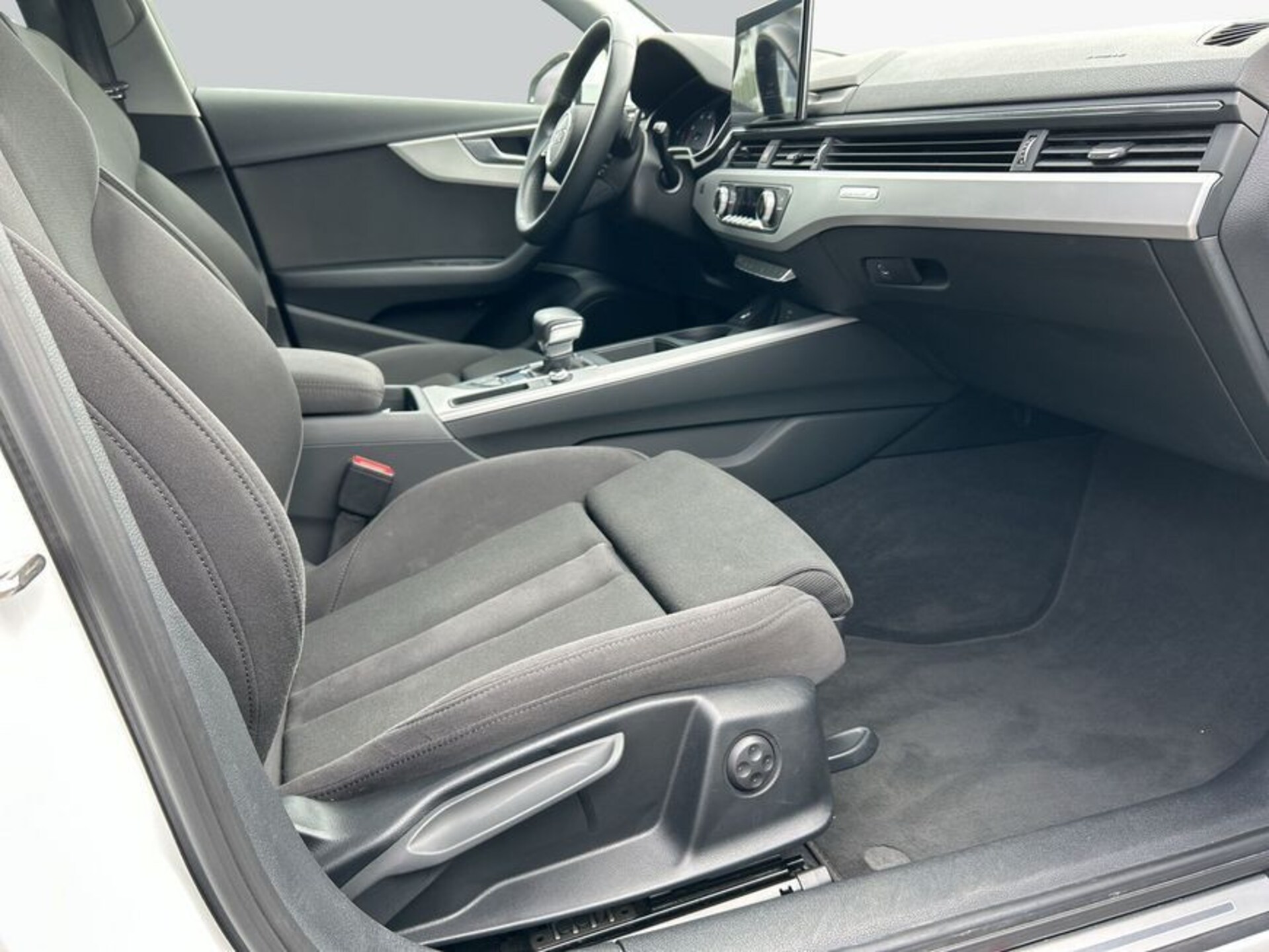 Audi A4 Avant S line