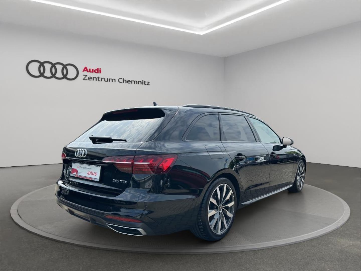 Bild über Audi A4 Avant S line 35 TDI S tronic - für weitere Informationen kontaktieren Sie den Audi Partner