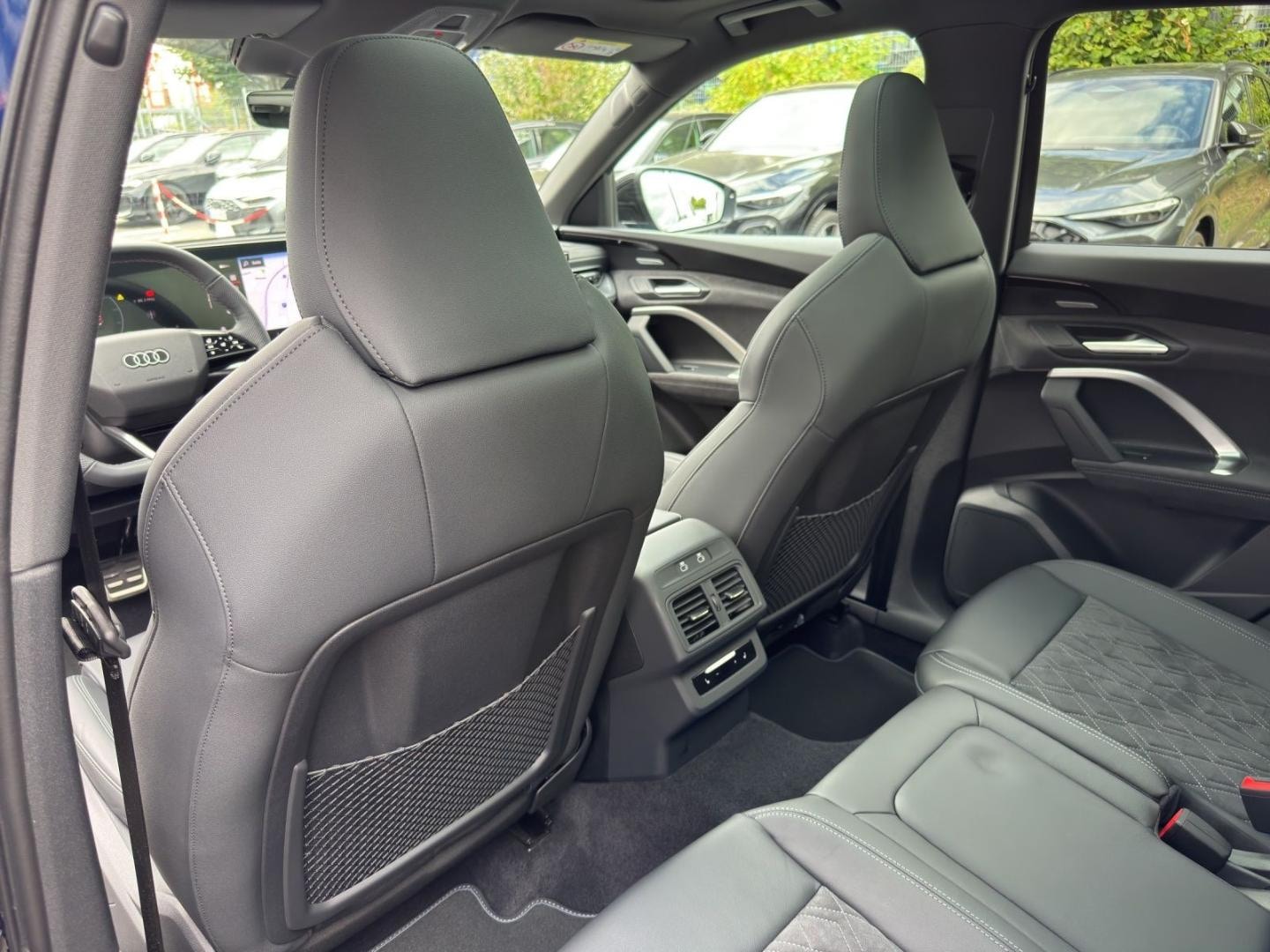 Bild über Audi Q5 SUV TDI quattro 150 kW S tronic - für weitere Informationen kontaktieren Sie den Audi Partner