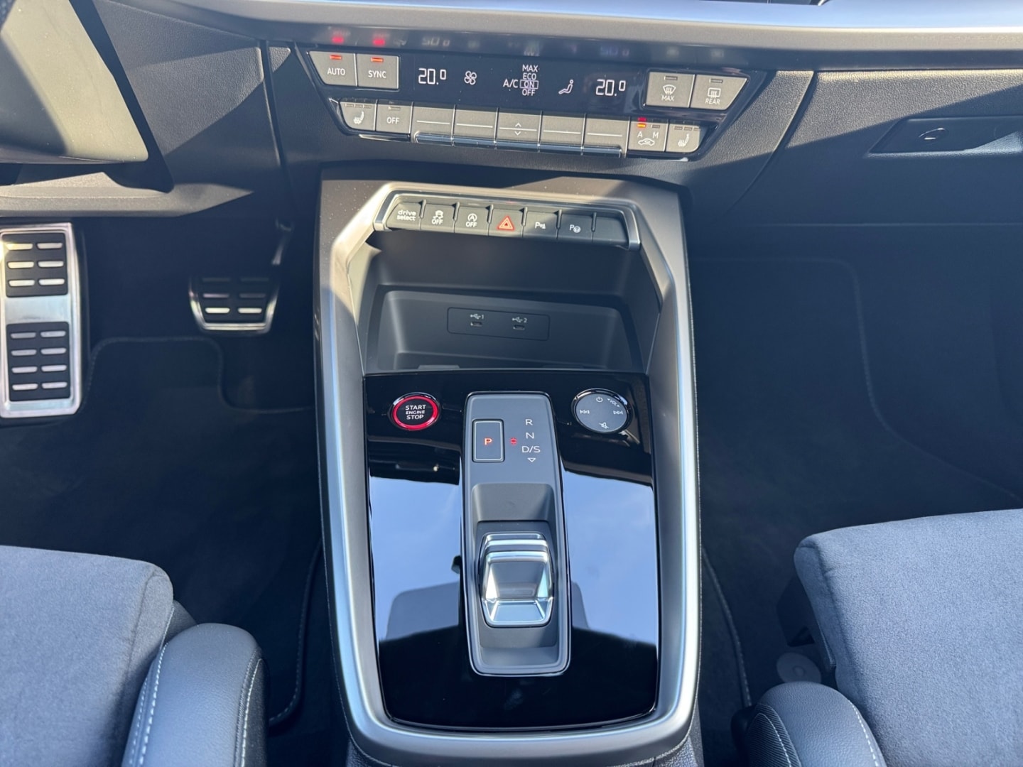 Bild über Audi S3 Sportback TFSI quattro S tronic - für weitere Informationen kontaktieren Sie den Audi Partner