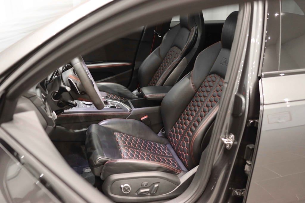 Bild som visar Audi RS 4 Avant RS 4 Avant 2.9 TFSI quattro 450 hk tiptronic - för mer information kontakta din Audi Partner