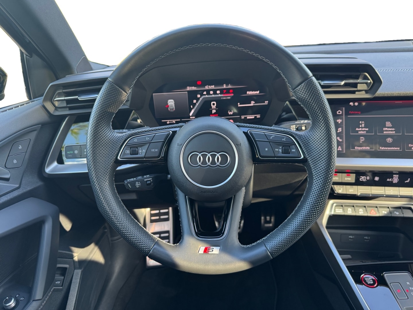 Bild über Audi S3 Sportback TFSI quattro S tronic - für weitere Informationen kontaktieren Sie den Audi Partner