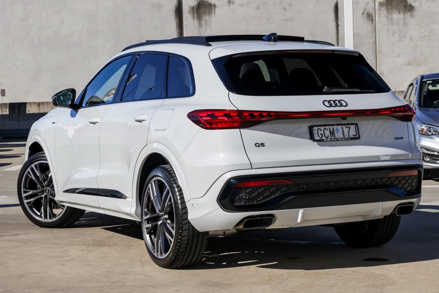 Image about Audi Q5 SUV e-hybrid quattro S tronic